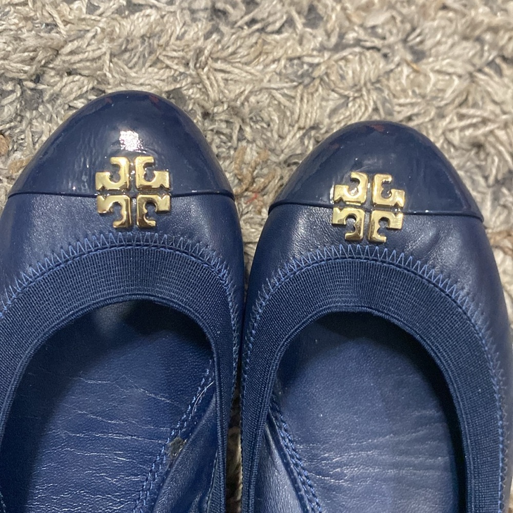 Tory Burch Deep Blue Flats with Gold Accent sz 9 great condition - Picture 5 of 11